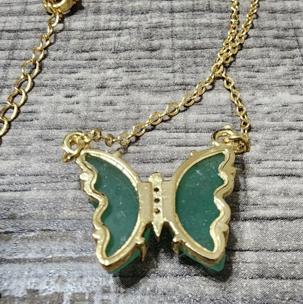 Natural Green Gemstone Butterfly necklace - Picture 5 of 11